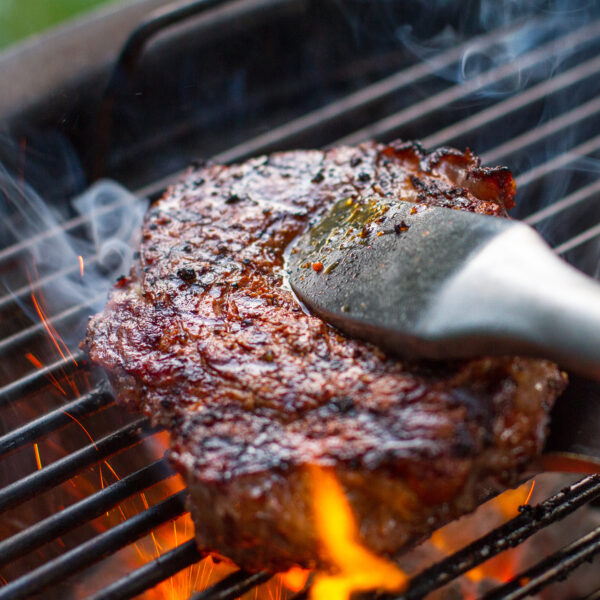 14501001-7.jpg Weber Master-Touch 22 in. Charcoal Grill (14501001)