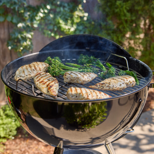 Weber Original Kettle 18 in. Charcoal Grill (441001)