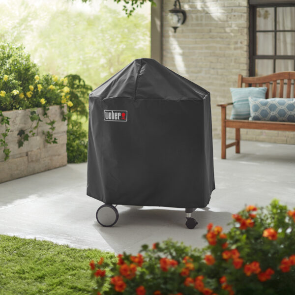 7151Y 2016 Weber Performer Silver 2 Grill Cover Lifestyle 7145 EMEA 57cm Weber Premium Grill Cover for Performer 22 in. Charcoal Grills (7151)